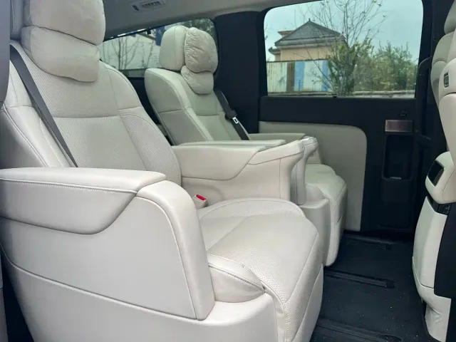 Li Auto MEGA — Фото автомобиля 13