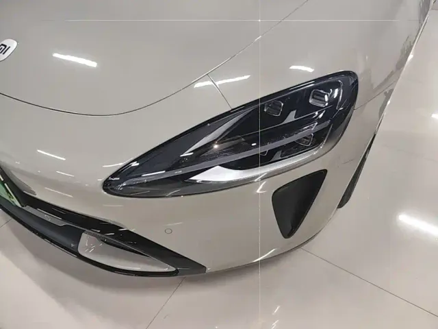Xiaomi SU7 — Фото автомобиля 23