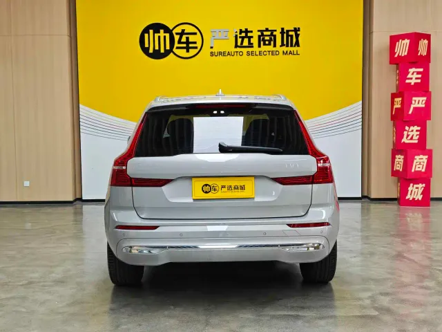 Volvo XC60 — Фото автомобиля 4