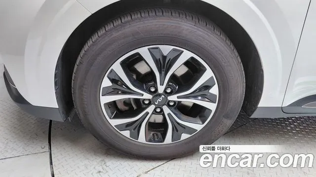 Kia Carnival Generation 4 — Фото автомобиля 5