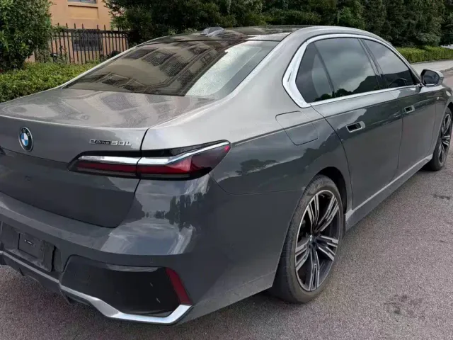 BMW i7 — Фото автомобиля 6