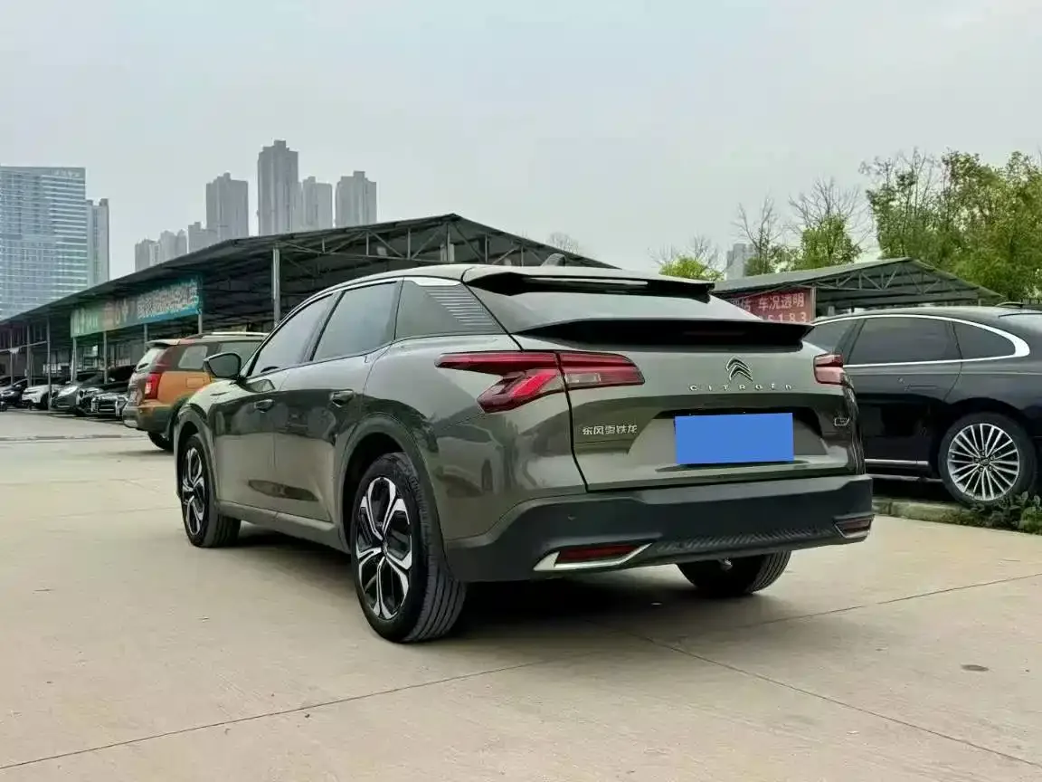 Citroën Versailles C5 X 2022 1.6T Shine Extraordinary Tiger Year Opening Edition — Фото автомобиля 9