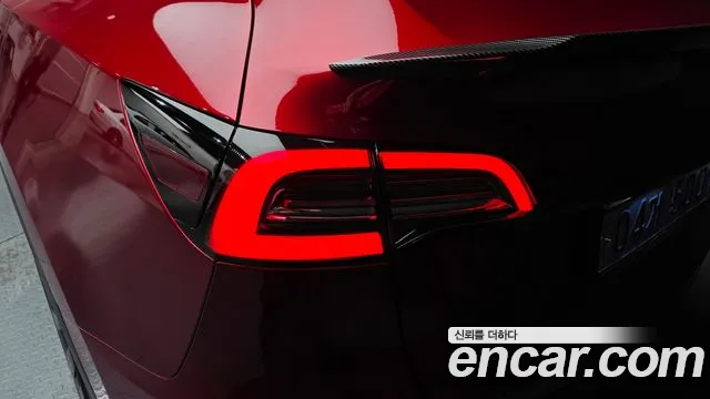 Tesla Model Y — Фото автомобиля 8