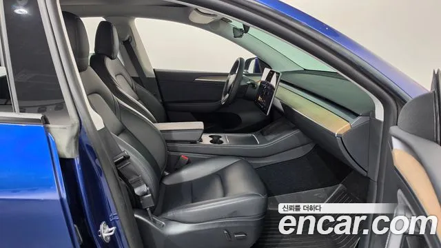 Tesla Model Y — Фото автомобиля 16