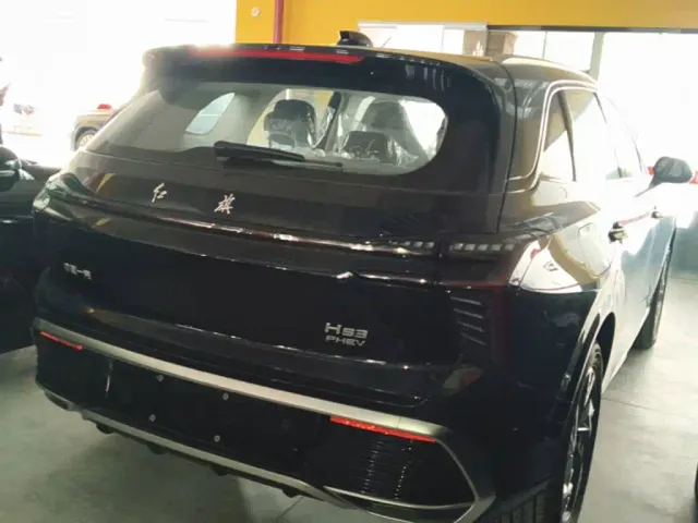Hongqi HS3 PHEV — Фото автомобиля 6