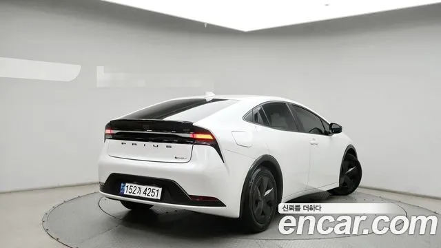 Toyota Prius — Фото автомобиля 2