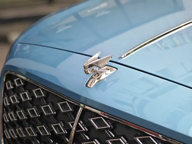 Bentley Flying Spur — Фото автомобиля 2