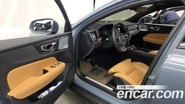 Вольво V60 V60 Cross Country 2 поколение B5 Pro AWD — Фото автомобиля 10
