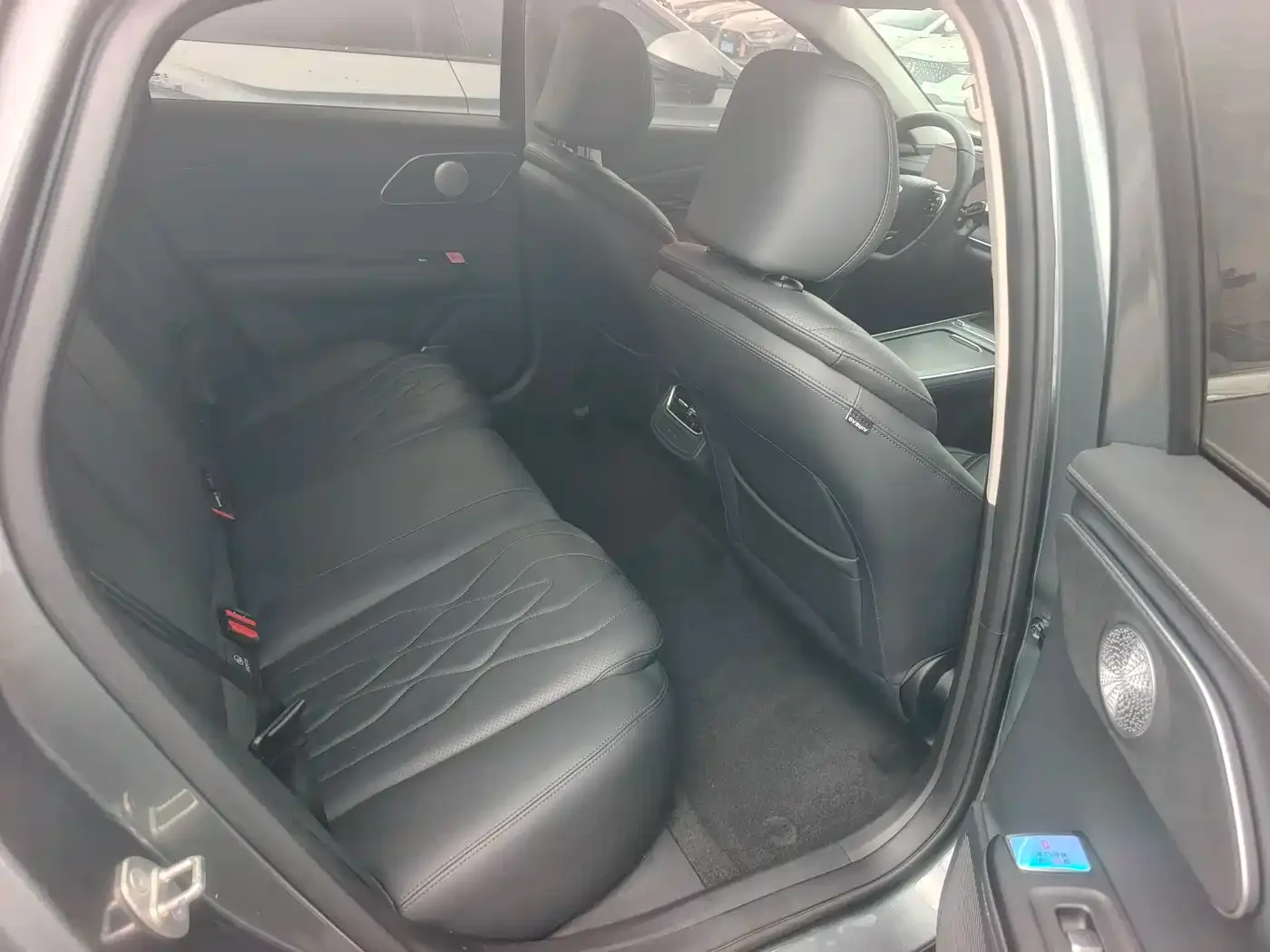 Chery Fengyun Fengyun A8L 2025 1.5TGDI 145km Luxury — Фото автомобиля 11