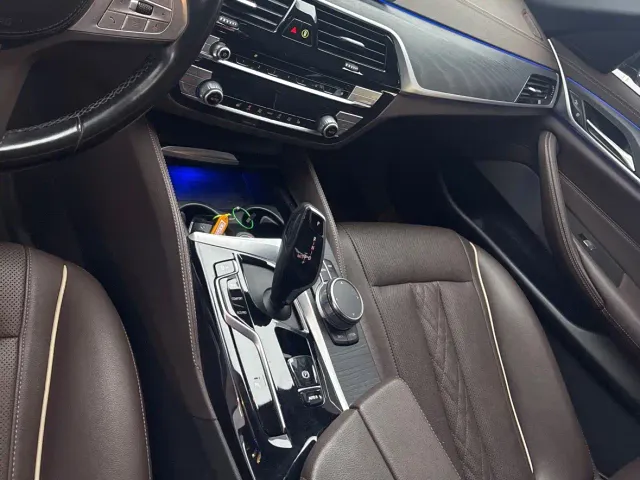 BMW 5 Series — Фото автомобиля 14