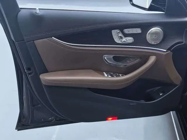 Mercedes-Benz E-Class — Фото автомобиля 9