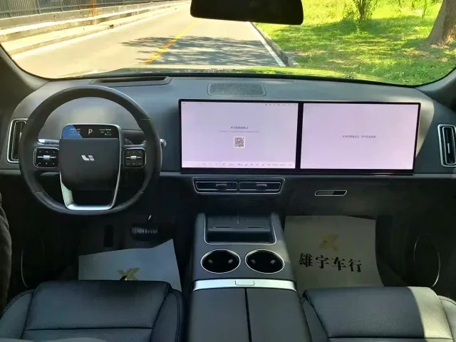Li Auto L8 — Фото автомобиля 6