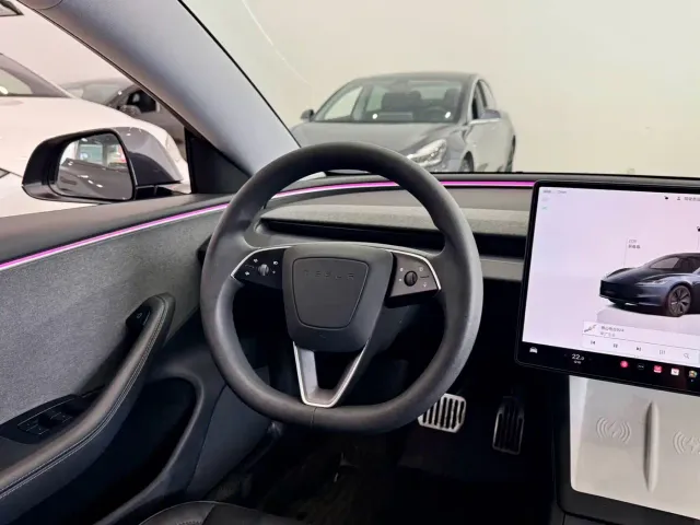 Tesla Model 3 — Фото автомобиля 10