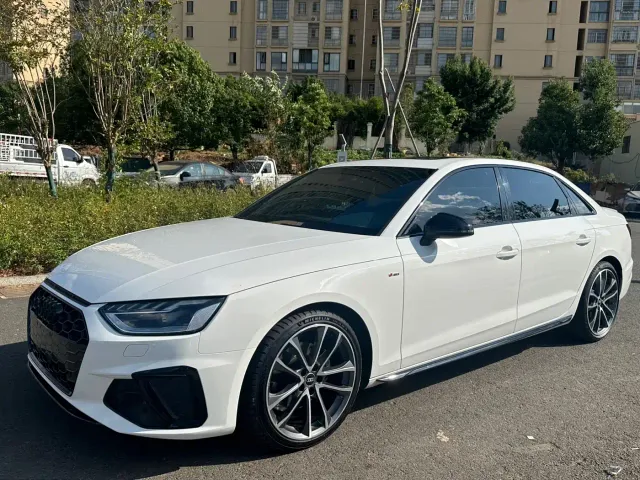 Фотография автомобиля — Audi A4L