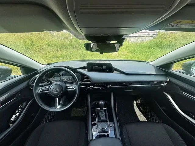 Mazda Axela — Фото автомобиля 9