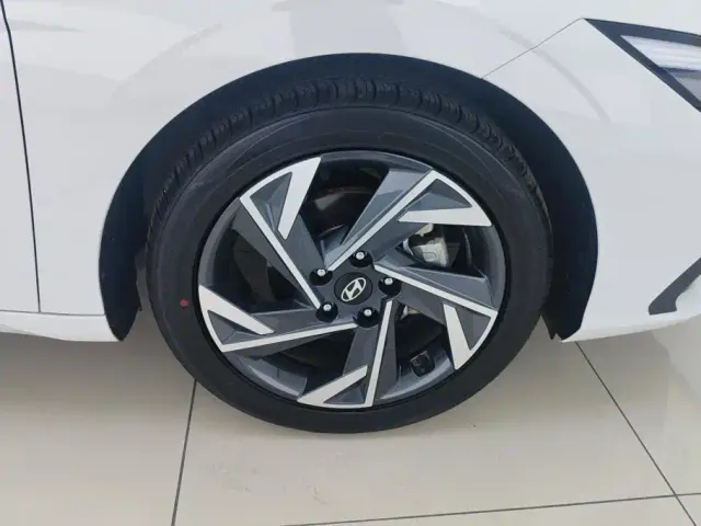 Hyundai Elantra — Фото автомобиля 6