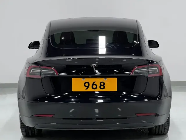 Tesla Model 3 — Фото автомобиля 5