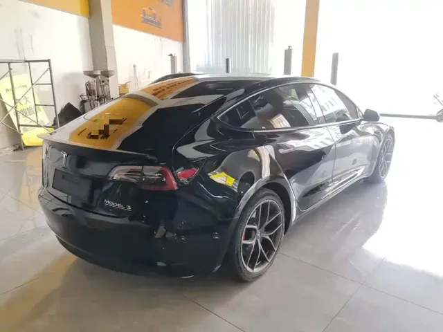 Tesla Model 3 — Фото автомобиля 6
