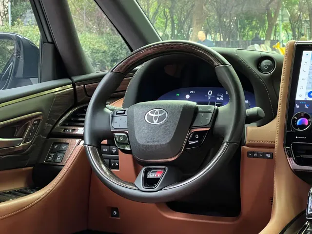 Toyota Alphard — Фото автомобиля 11