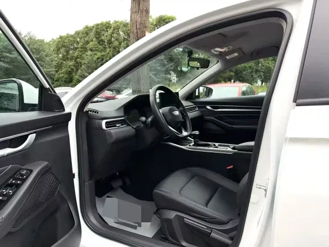 Geely Emgrand — Фото автомобиля 4