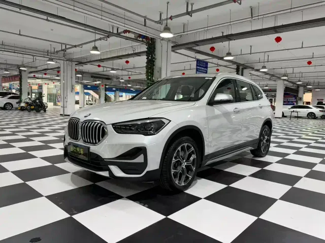 Фотография автомобиля — BMW X1