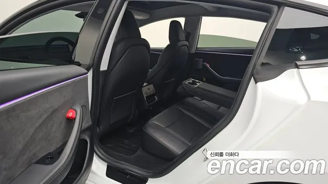 Tesla Model 3 — Фото автомобиля 16