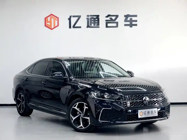 Volkswagen Passat — Фото автомобиля 3