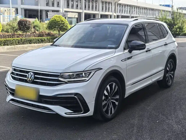 Фотография автомобиля — Volkswagen Tiguan L