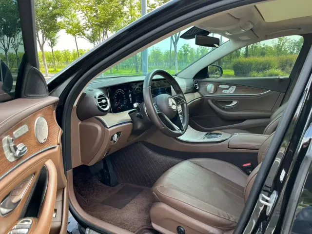 Mercedes-Benz E-Class — Фото автомобиля 4