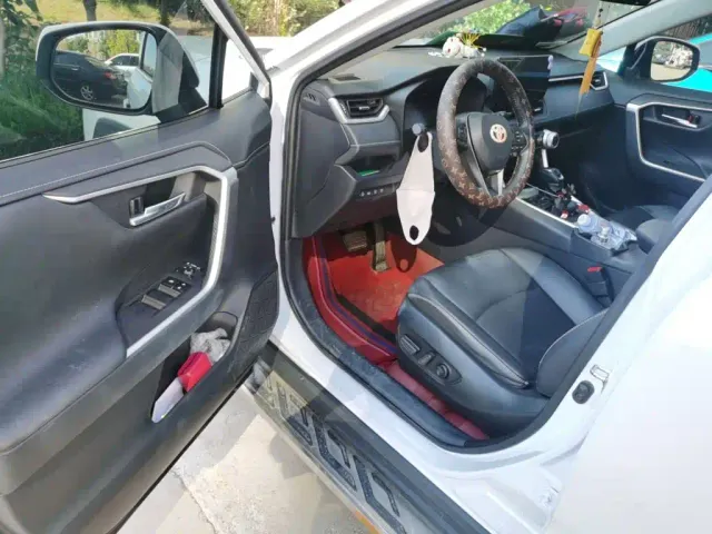 Toyota RAV4 — Фото автомобиля 13
