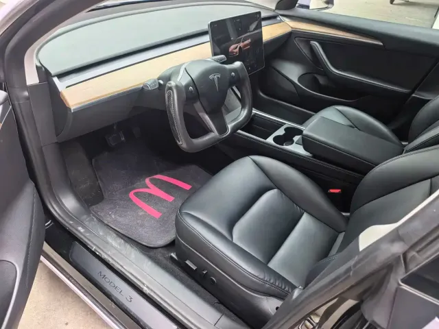 Tesla Model 3 — Фото автомобиля 6