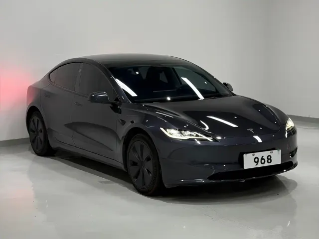 Tesla Model 3 — Фото автомобиля 3