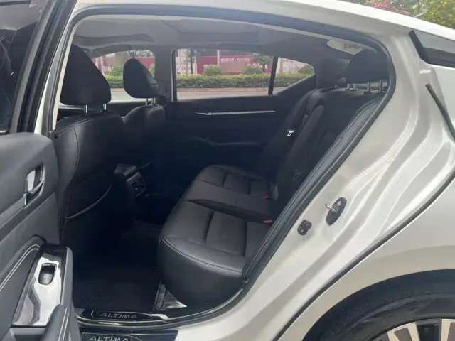 Nissan Teana — Фото автомобиля 9