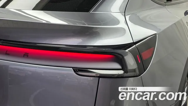 Tesla Model Y — Фото автомобиля 8
