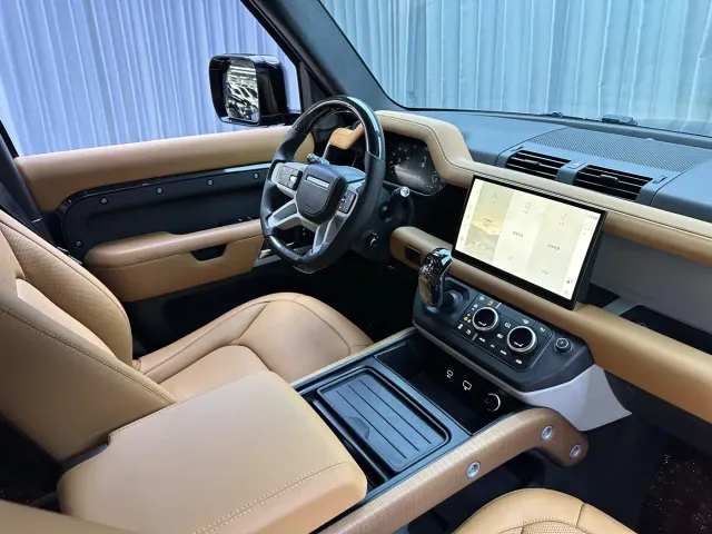 Land Rover Defender — Фото автомобиля 15