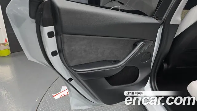 Tesla Model Y — Фото автомобиля 14