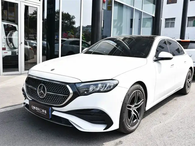 Фотография автомобиля — Mercedes-Benz E-Class