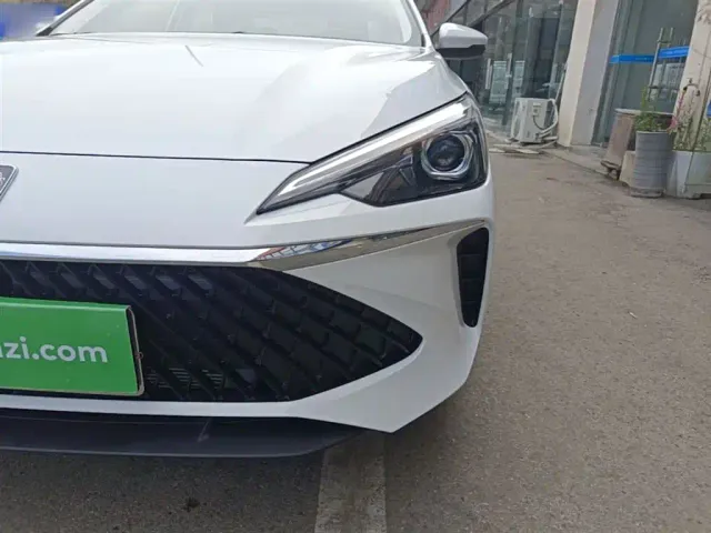 Roewe i5 — Фото автомобиля 23