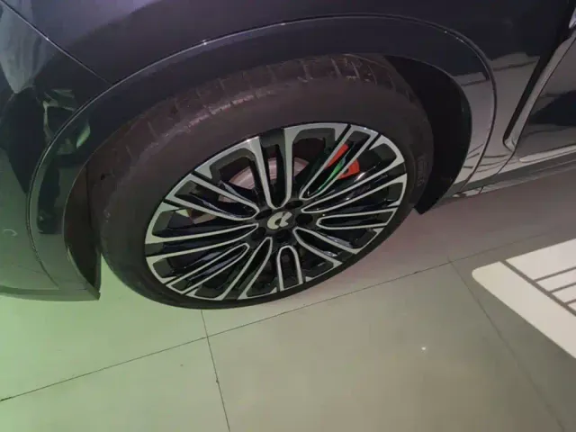 Nio ES8 — Фото автомобиля 21