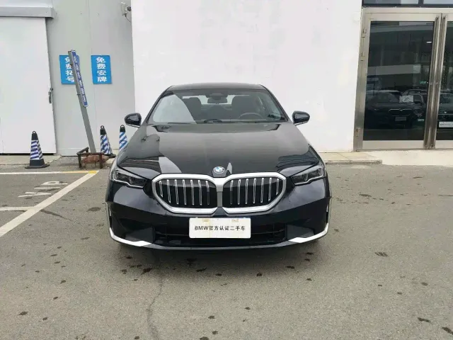 BMW 5 Series — Фото автомобиля 2