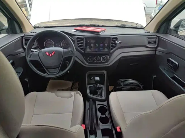 Wuling Hongguang V — Фото автомобиля 9