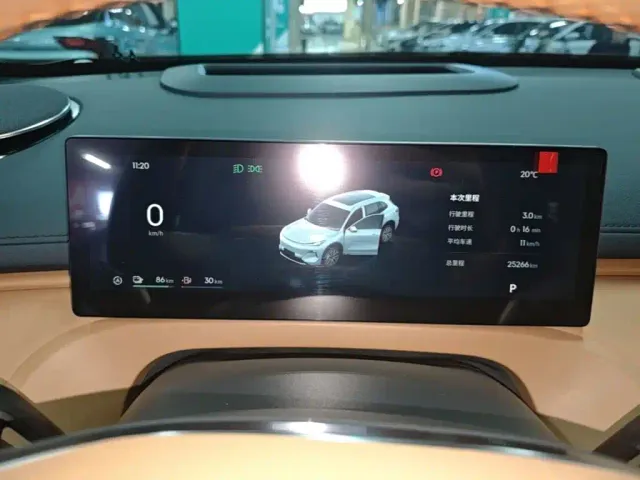 Geely Galaxy Starship 7 EM-i — Фото автомобиля 11