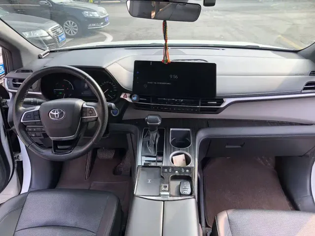 Toyota Granvia — Фото автомобиля 11