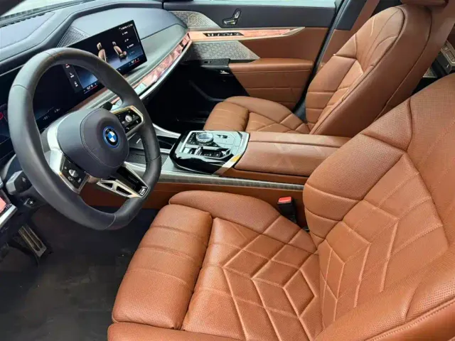 BMW i7 — Фото автомобиля 8
