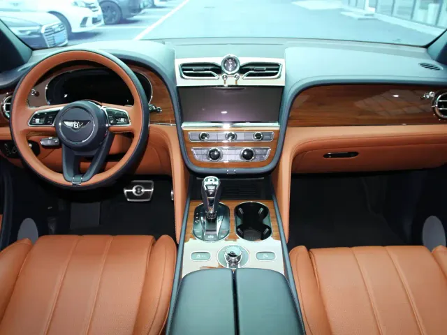 Bentley Bentayga — Фото автомобиля 11