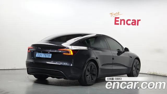 Tesla Model 3 — Фото автомобиля 2