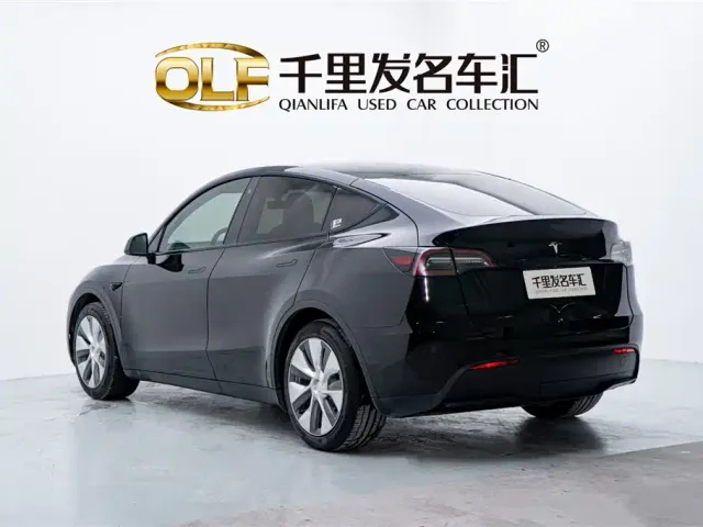 Tesla Model Y — Фото автомобиля 17