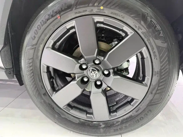 Toyota RAV4 — Фото автомобиля 9
