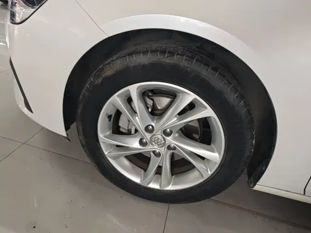 Buick Regal — Фото автомобиля 22