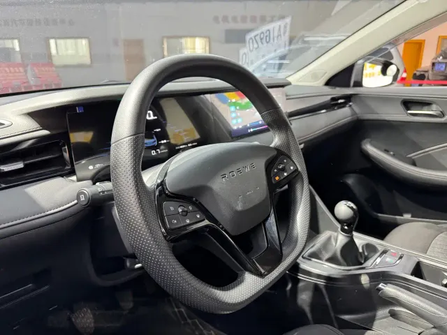 Roewe i5 — Фото автомобиля 15
